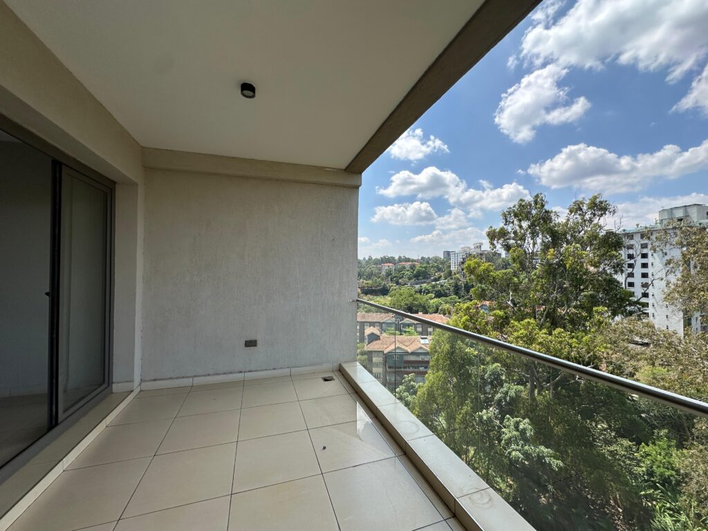 Spacious 3 Bedroom Apartment with DSQ