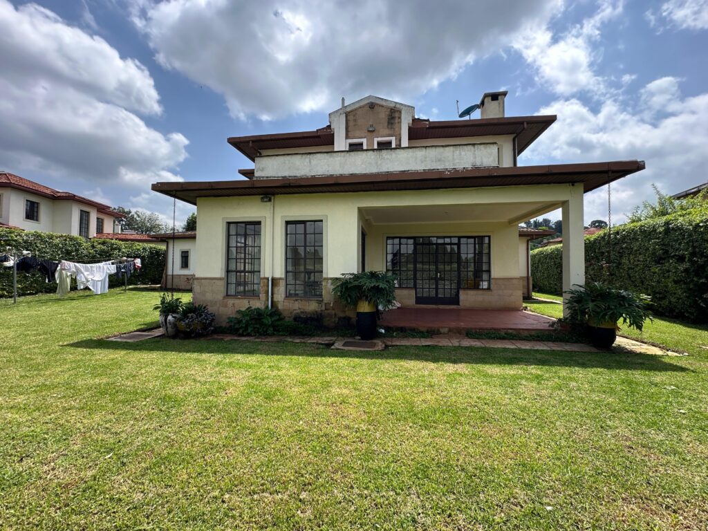 4-Bedroom House with DSQ for Rent